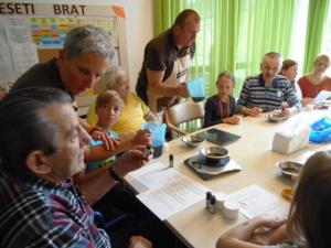 Mladi razveseljujemo starejše 10